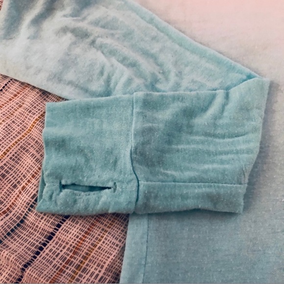 💕 Host Pick 💕- split back ombre yoga top - Picture 7 of 8